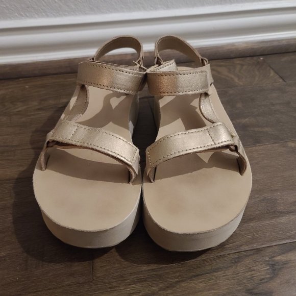 Teva Flatform Metallic Champagne Leather Sandals Size 8 - Picture 4 of 7